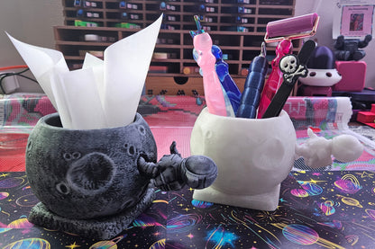 Astronaut Pen Cup Trash Drill Bin, Moon Bowl for Diamond Painting, Diamond Art Desk Accessory, Diamond Dot Pen Holder, Trash Drill Container Cosmic Crafts