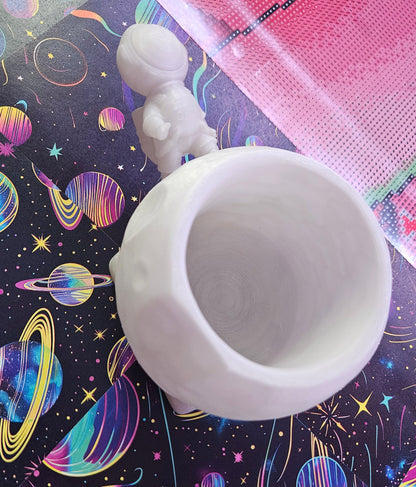 Astronaut Pen Cup Trash Drill Bin, Moon Bowl for Diamond Painting, Diamond Art Desk Accessory, Diamond Dot Pen Holder, Trash Drill Container Cosmic Crafts