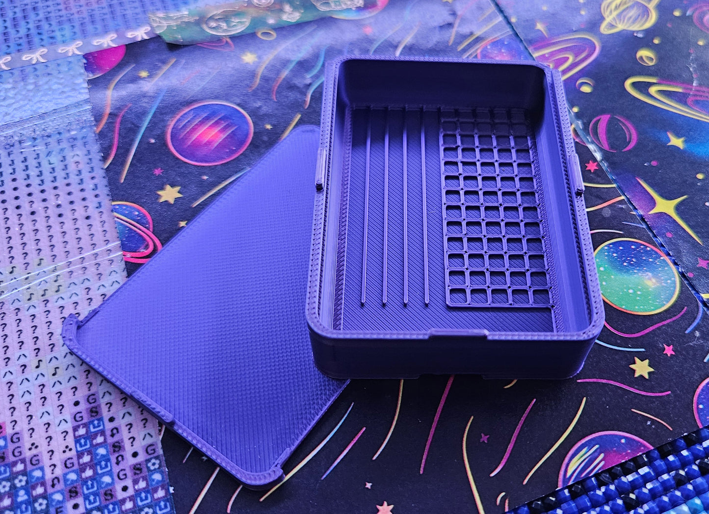 Small Diamond Painting Tray, Combo Spout-less Stacking 3D Printed Tray, Sliding Lid, Single Placer Grid + Standard Lines, STAR Series
