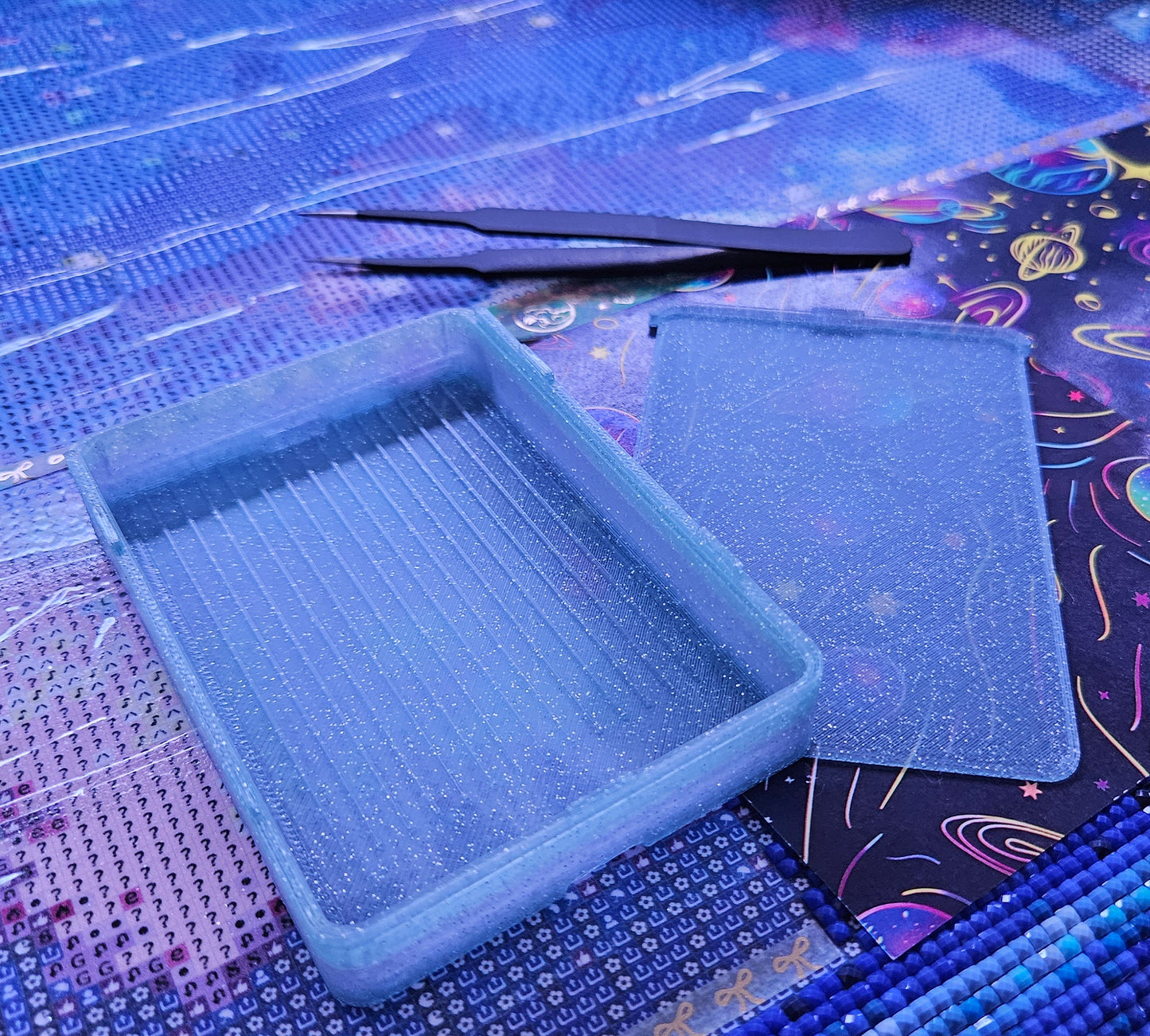 Medium Diamond Painting Tray, Spout-less Stacking 3D Printed Drill Tray with Lid, Standard Lines for Rhinestone Organization, STAR Series