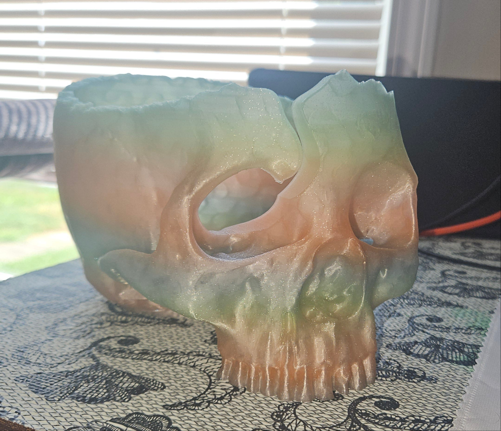 Spooky Skull Yarn Bowl, Halloween Themed Yarn Holder, 3D Printed Tangle Free Bowl Perfect for Crochet or Knitting, Unique Fiber Craft Gift