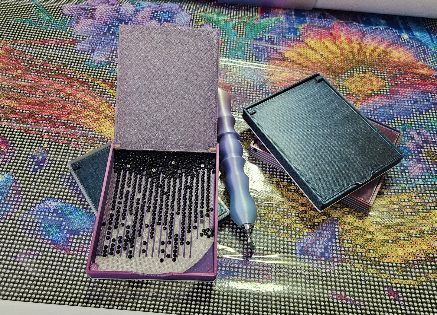 FLIP Dual Color Diamond Art Tray with Flip Lid & Sloped Spout, 3D Printed Drill Tray, Unique Diamond Painting Tool