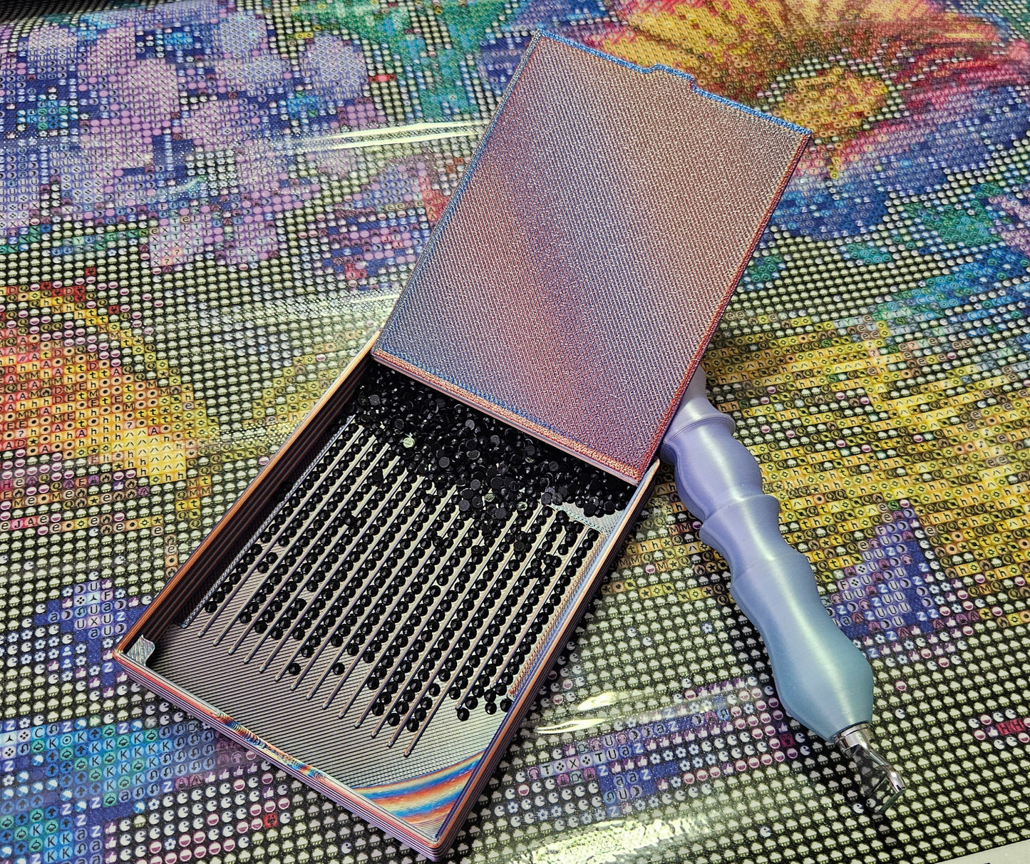 FLIP Diamond Art Tray with Flip Lid & Sloped Spout, 3D Printed Drill Tray, Unique Diamond Painting Tool