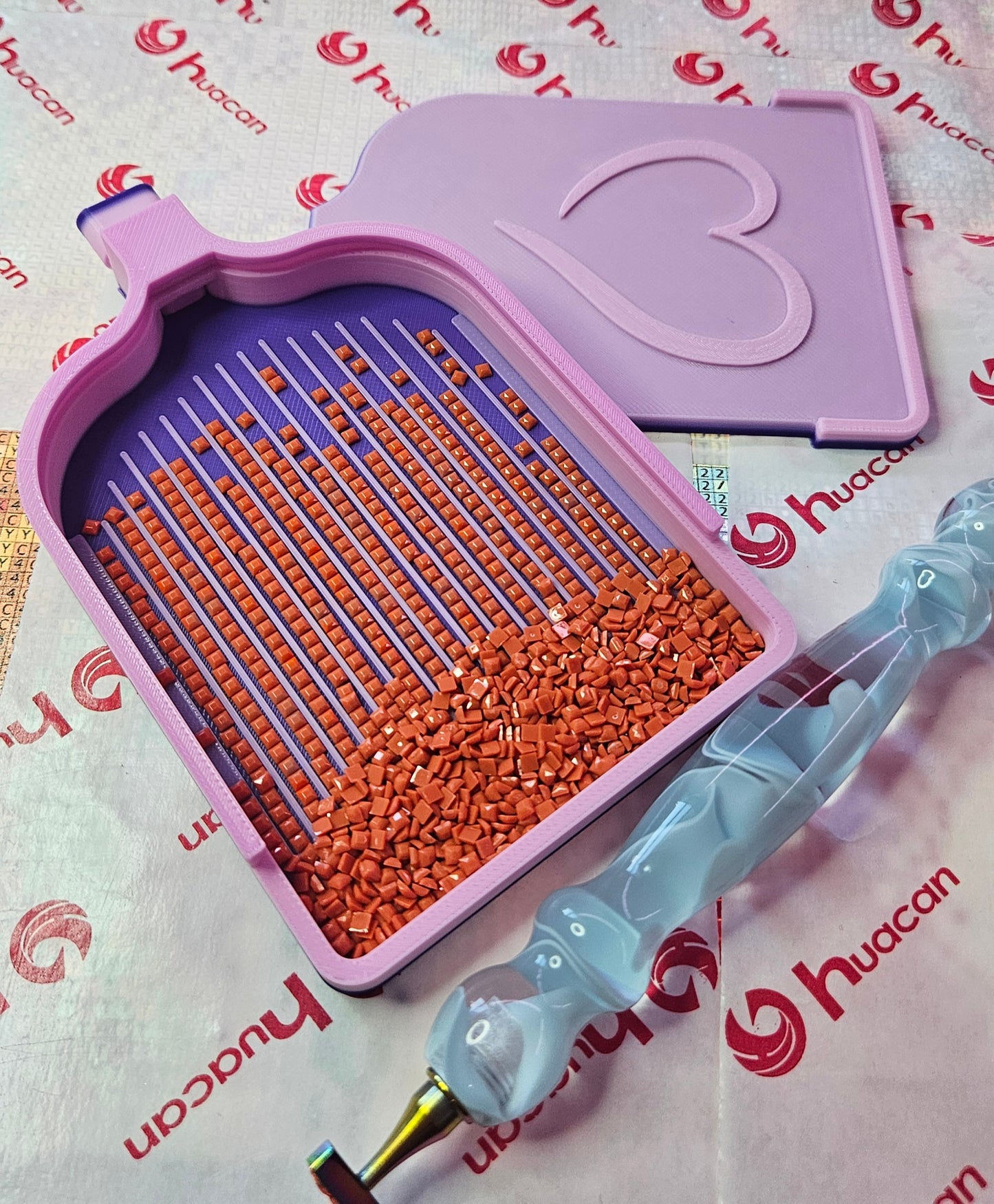 Stylish Heart Lid Diamond Art Tray with Center Spout & Washi Shelf, 3D Printed Rhinestone Painting Drill Tray