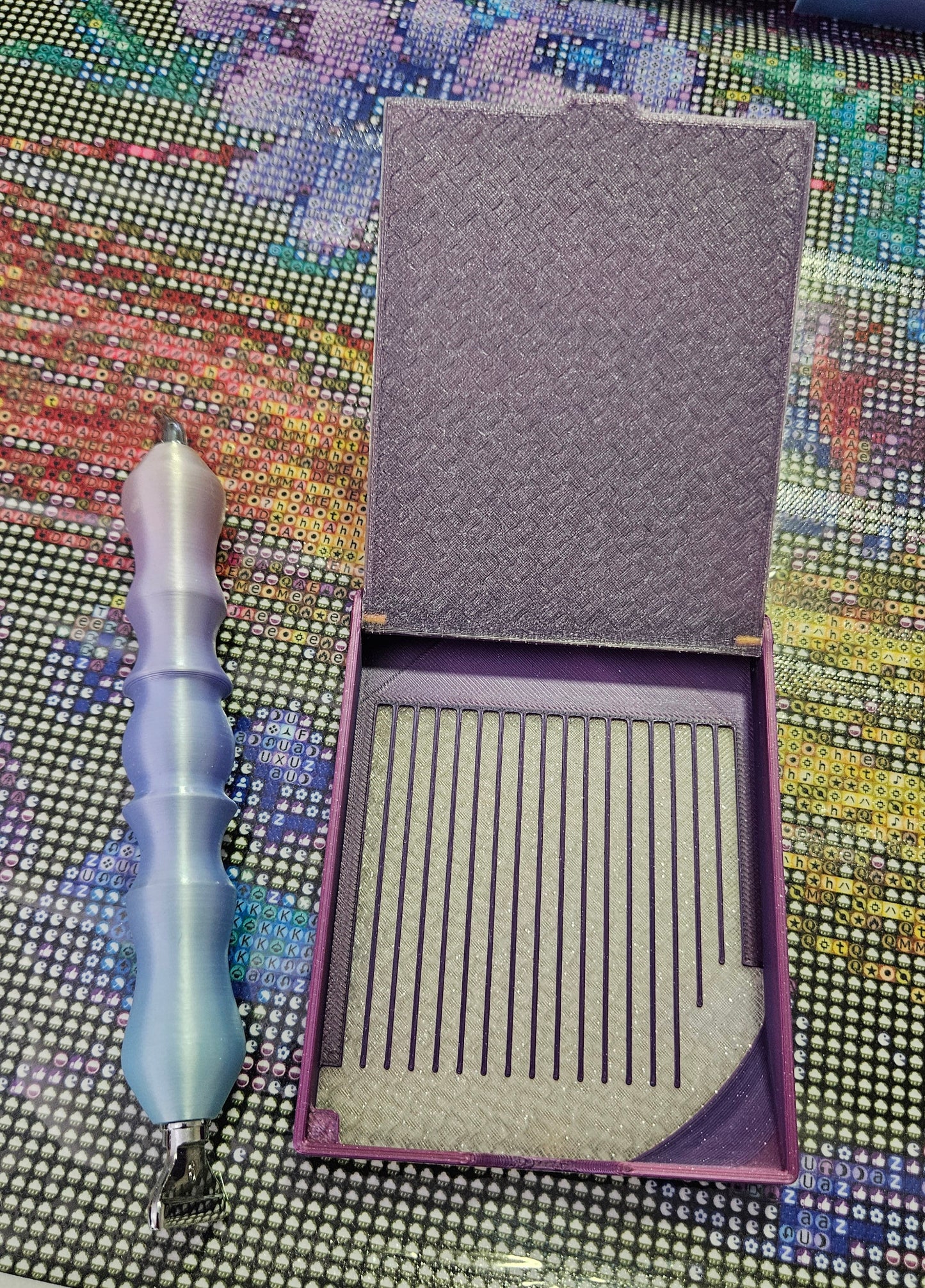 FLIP Dual Color Diamond Art Tray with Flip Lid & Sloped Spout, 3D Printed Drill Tray, Unique Diamond Painting Tool