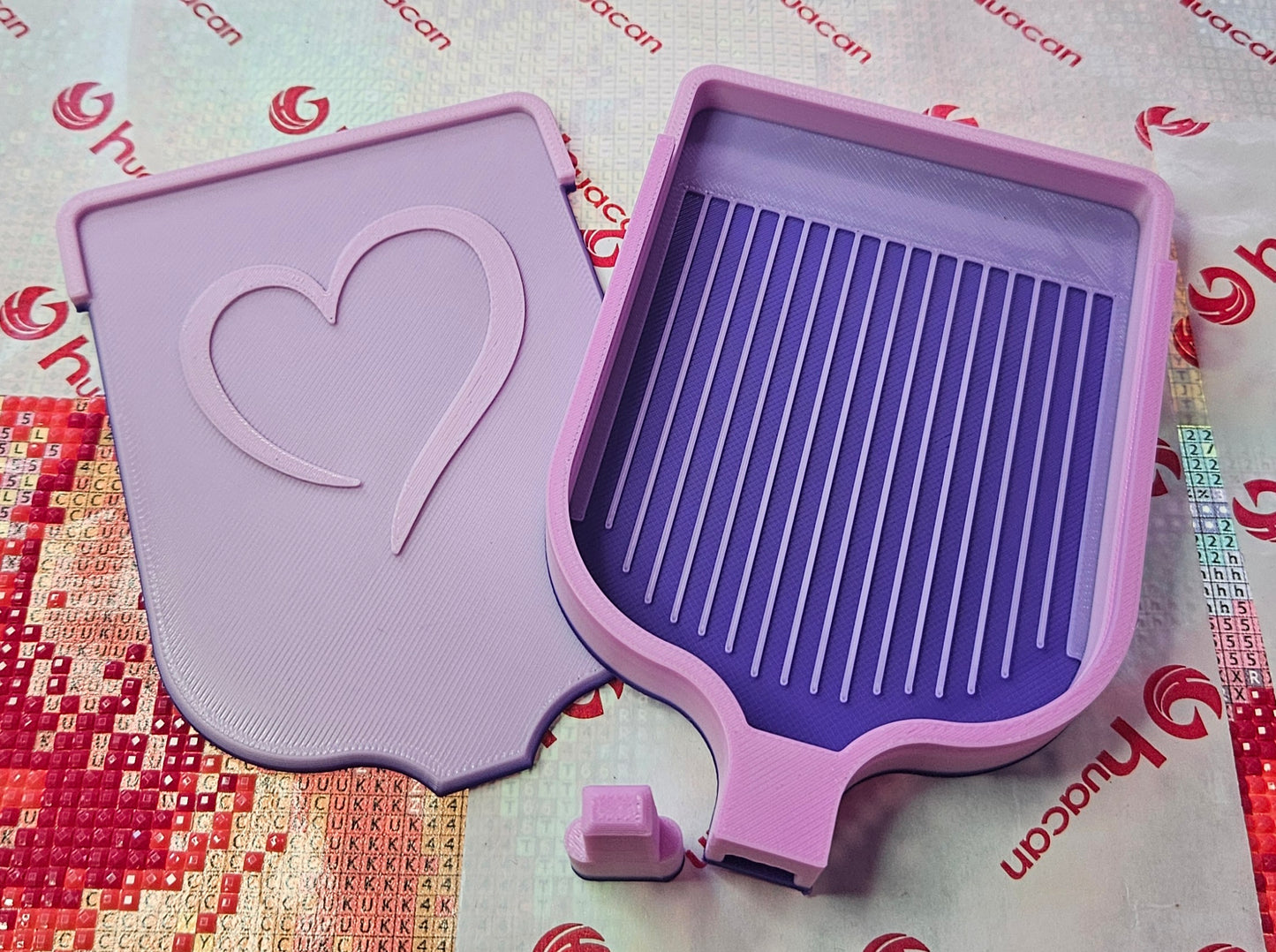 Stylish Heart Lid Diamond Art Tray with Center Spout & Washi Shelf, 3D Printed Rhinestone Painting Drill Tray
