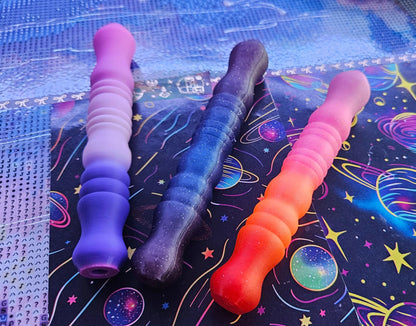 3D Printed Diamond Painting Pen, Carved 14 Wood Style, E-Painter Version Available, Lightweight Diamond Art Pen, Comfortable and Colorful Diamond Dot Tool, Drill Pen Cosmic Crafts