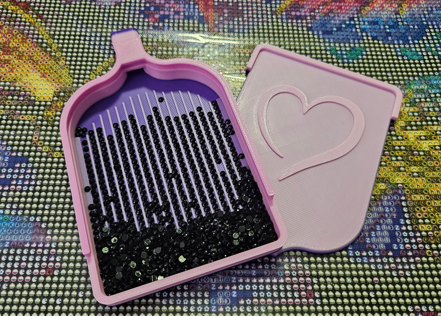 Stylish Heart Lid Diamond Art Tray with Center Spout & Washi Shelf, 3D Printed Rhinestone Painting Drill Tray