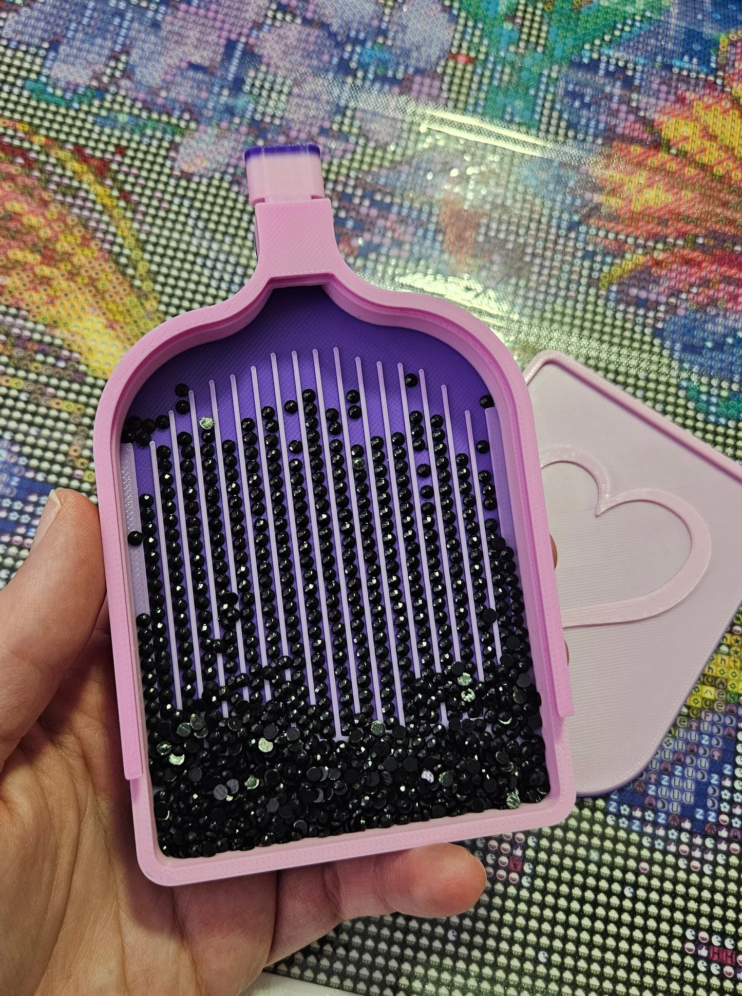 Stylish Heart Lid Diamond Art Tray with Center Spout & Washi Shelf, 3D Printed Rhinestone Painting Drill Tray